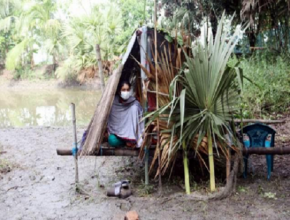 স্বাস্থ্যকর্মী ঢাকাফেরত তাই তাকে রাখা হয়েছে পুকুরপাড়ে