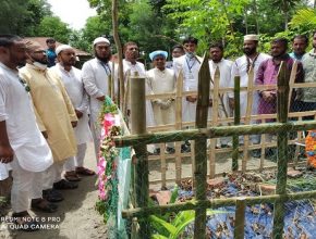 শফিউল বারী বাবু'র কবর জিয়ারতে স্বেচ্ছাসেবক দলের নেতৃবৃন্দ