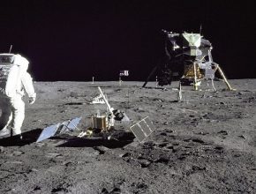 চাঁদে যাওয়া সেই মাইকেল কলিন্স আর নেই