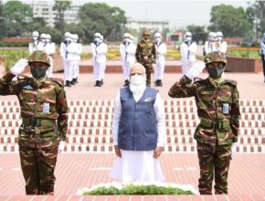স্মৃতিসৌধে ভারতের প্রেসিডেন্টের শ্রদ্ধা নিবেদন