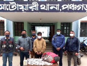 আটোয়ারীতে ৪১০০০ গর্ভনিরোধকসহ মাদক কারবারী আটক