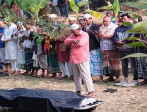 ডান্ডবেড়ি অবস্থায় মায়ের জানাজা পড়ানো আজমের জামিন