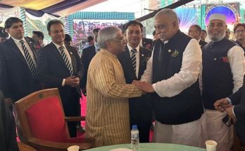 এই টেবিলে বিএনপি-আওয়ামী লীগের নেতারা