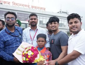 শিশু জুনায়েদের বিমানে চড়ার ‘স্বপ্ন পূরণ’ করলো ওয়ালটন প্লাজা